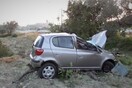 «Καρφώθηκε» με το αυτοκίνητο σε δέντρο και γλίτωσε – Μόλις βγήκε, σκοτώθηκε από διερχόμενο όχημα