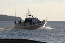 Ακυβέρνητο στο Μυρτώο Πέλαγος πλέει φορτηγό πλοίο εν μέσω θυελλωδών ανέμων