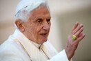 Ο πρώην Πάπας Βενέδικτος ζητά να αποσυρθεί το όνομά του από βιβλίο που υπεραμύνεται της αγαμίας των κληρικών