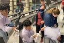 Συγκινητικό δώρο από ολόκληρη την τάξη σε τρανς μαθητή