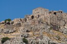 Πρόστιμο 2.400 ευρώ στη μοναδική κάτοικο του Αναβάτου της Χίου για τα αδέσποτα του χωριού