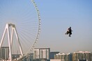 Πέταξε πάνω από το Ντουμπάι σαν «Iron Man»- Με jetpack, έφτασε στα 1.800 μ.