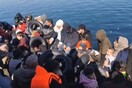 Μυτιλήνη: Κάτοικοι εμποδίζουν την αποβίβαση προσφύγων και μεταναστών στο λιμάνι της Θερμής