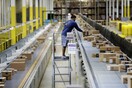 Κορωνοϊός: H Amazon προσλαμβάνει 100.000 εργάτες - Τεράστια αύξηση πωλήσεων