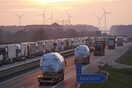 Κορωνοϊός: Χάος στα σύνορα - Ουρές 40 χλμ σε αυτοκινητοδρόμους προς την Πολωνία