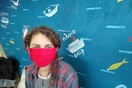 Πρόσφυγες από το Αφγανιστάν κατασκεύασαν χειροποίητες προστατευτικές μάσκες για τις ευπαθείς ομάδες της Μόριας