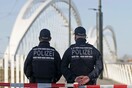 DW: Θέμα χρόνου η γενική απαγόρευση κυκλοφορίας