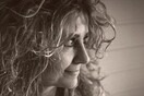 Ελισσάβετ Καρατζόλη, «Κλείσε τα σκούρα»