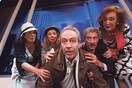 Ο ΦΥΛΑΚΙΣΜΕΝΟΣ ΤΗΣ ΔΙΠΛΑΝΗΣ ΠΟΡΤΑΣ
