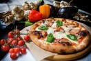 Στο Tre Sorelle στο Παγκράτι για πίτσα και κοκτέιλ