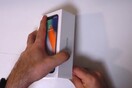 Ο Μάριος κάνει unbox το ολοκαίνουργιο iPhone X. Ενθουσιάζεται ή απογοητεύεται;