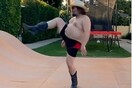 Quarantine Dance: Ο Τζακ Μπλακ χορεύει ημίγυμνος στην αυλή του και γίνεται viral