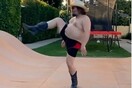 Quarantine Dance: Ο Τζακ Μπλακ χορεύει ημίγυμνος στην αυλή του και γίνεται viral