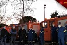 Πυροσβέστες «υποκλίθηκαν» σε γιατρούς και νοσηλευτές του ΑΧΕΠΑ - Με χειροκροτήματα και σειρήνες