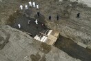 Κορωνοϊός: Drone κατέγραψε ομαδικό τάφο για νεκρούς από τη πανδημία στη Νέα Υόρκη
