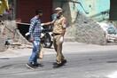 Ινδία: Ακρωτηρίασαν το χέρι αστυνομικού με σπαθί επειδή τους επέπληξε για την καραντίνα