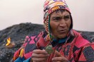 Οι τελευταίοι Ίνκας του Περού ρίχνουν φύλλα κόκας για να προβλέψουν το μέλλον