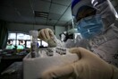 Γιατροί εντόπισαν τον νέο κορωνοϊό στο σπέρμα ανδρών που έχουν προσβληθεί με Covid-19