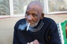 Μόλις έκλεισε τα 116 και στα γενέθλιά του ζήτησε για δώρο μερικά πακέτα τσιγάρα