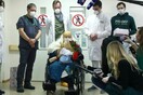 Ρωσίδα 100 ετών «νίκησε» τον κορωνοϊό και πήρε εξιτήριο την ημέρα των γενεθλίων της