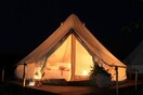 Glamping: Επίσημα στο νομοσχέδιο για τον τουρισμό το «κάμπινγκ πολυτελείας»