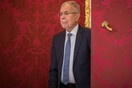 Ο πρόεδρος της Αυστρίας παραβίασε την απαγόρευση κυκλοφορίας με παρέα σε εστιατόριο