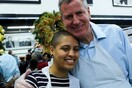 Η κόρη του δημάρχου της Νέας Υόρκης συνελήφθη στις διαδηλώσεις: «Νιώθω περήφανος»