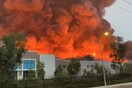 Φωτιά σε αποθήκες της Amazon στην Καλιφόρνια - Στις φλόγες φορτηγά της εταιρείας