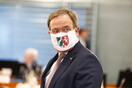 Σάλος στη Γερμανία: Πρωθυπουργός κρατιδίου αποδίδει την έξαρση των κρουσμάτων σε σφαγεία σε αλλοδαπούς εργαζόμενους