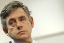 Πληγωμένος από τις επιθέσεις δηλώνει ο Γκόρντον Μπράουν