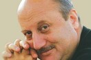 O Anupam Kher στο ρόλο του Χίτλερ