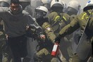 Φωτογραφίες από επίθεση των ΜΑΤ με πυροσβεστήρες