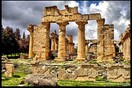 Τι σχέση έχουν η Σαντορίνη και τα Καμμένα Βούρλα με τη Λιβύη?