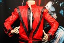Το μπουφάν από το Thriller του Michael Jackson πωλήθηκε σε δημοπρασία για 1,8 εκατ. δολλάρια.