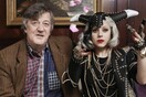 H Lady Gaga δίνει συνέντευξη στον Stephen Fry