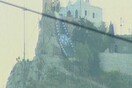 Ειδικοί Φρουροί κρέμασαν πανό στο Λυκαβηττό