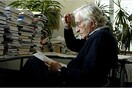 Nόαμ Τσόμσκι: H Eλλάδα ειναι το κύριο θύμα της οικονομικής βαρβαρότητας