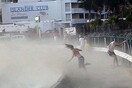 Την πήρε και τη σήκωσε!