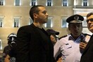 Μιχαλολιάκος: «Δεν τη χαστούκισε, την απομάκρυνε με τα χέρια του»