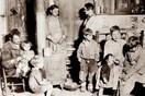 ΒΒC: Οι Έλληνες είναι «υπερβολικά φτωχοί» για να μεγαλώσουν τα παιδιά τους