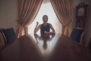Πρεμιέρα στο LIFO.gr: Ένα weird clip του Κώστα Γούναρη για το «Lab Rat» του Μάνου Αγγελάκη