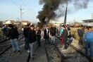 Ένταση στη Λάρισα: Κάτοικοι έκαναν κατάληψη στις σιδηροδρομικές γραμμές