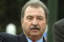 Η χώρα στα πρόθυρα της χρεοκοπίας, οι βουλευτές διορίζουν το σόι τους