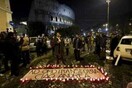 Σκηνές απ' τις συγκεντρώσεις για την αυτοκτονία του «Αγοριού με το ροζ παντελόνι»