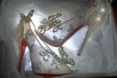 Ο Christian Louboutin παρουσίασε το γοβάκι της Σταχτοπούτας
