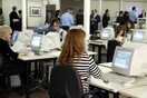 "Tα απίστευτα αδιέξοδα στα οποία μας οδήγησε η μονιμότητα των δημοσίων υπαλλήλων"