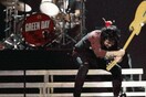 ΒΙΝΤΕΟ: Ο τραγουδιστής των Green Day φρικάρει πάνω στην σκηνή
