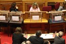 4 κάλπες θα στηθούν τελικά στη βουλή