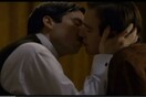 Νέα λογοκρισία: η ΝΕΤ έκοψε αυτό το gay φιλί στο Downton Abbey