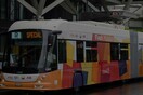 Ένα υπερσύγχρονο ηλεκτροκίνητο λεωφορείο φορτίζεται μέσα σε μόλις 15 δευτερόλεπτα